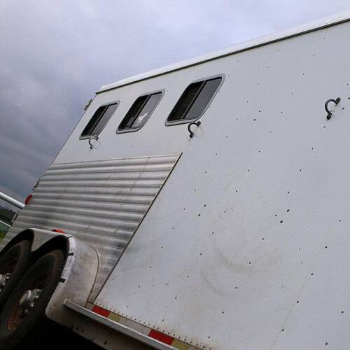gooseneck horse trailer